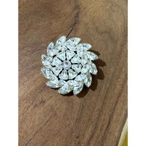 Vintage Weiss Clear Rhinestone Sunburst Brooch Silver Tone Floral Pin Signed